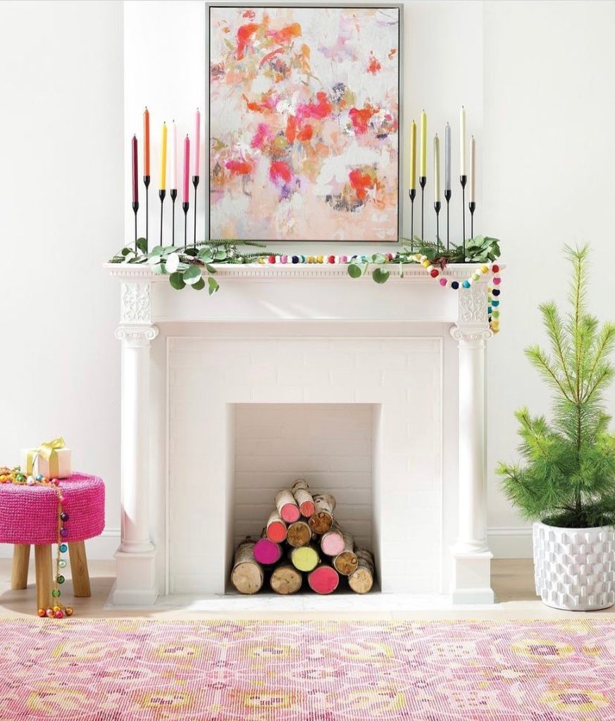 In 44 #Christmas #ChristmasMantel #HomeDecor #ChristmasDecorIdeas 