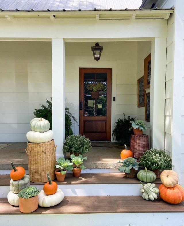 35 Most Inspiring Fall Porch Styling Ideas to Celebrate the Season
