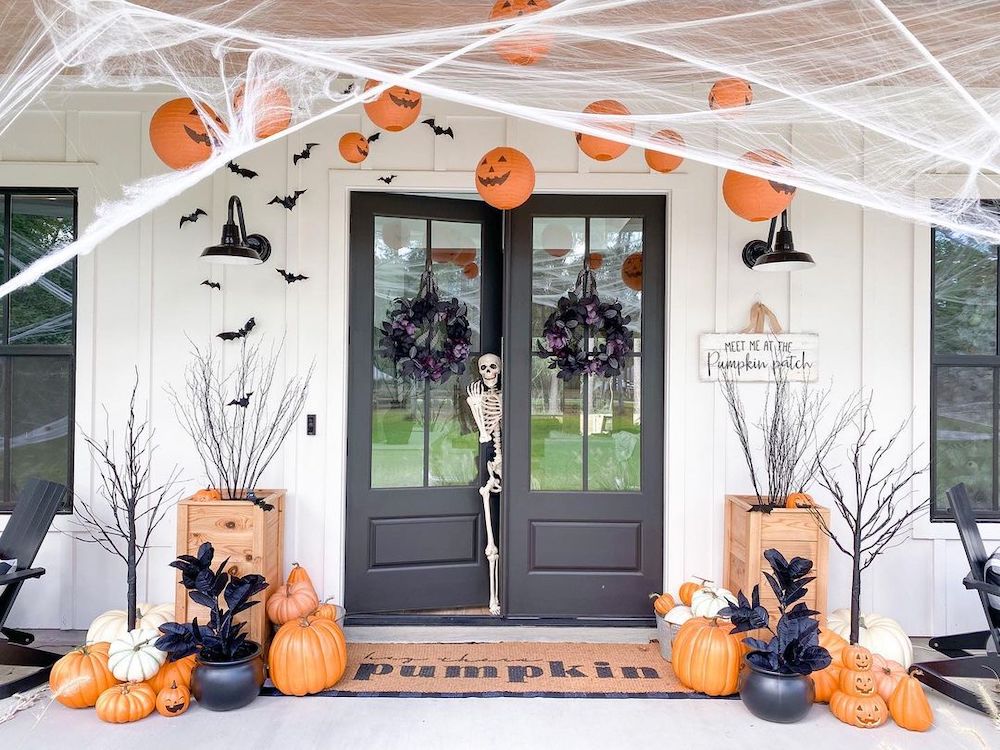 Halloween Porch Decor Ideas In 6 #HalloweenDecor #HalloweenPorch #HomeDecor #PorchDecor #PorchDecorIdeas 