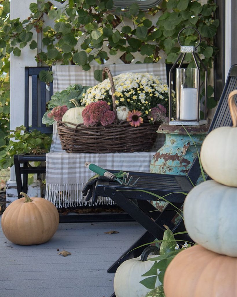 In 7 #Fall #Porch #FallPorch #FallDecor #HomeDecor #AutumnDecor