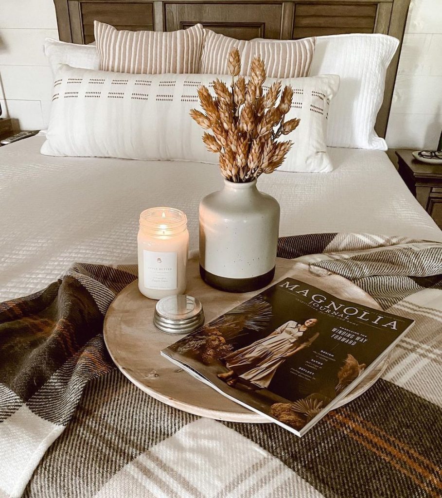 In 8 #FallDecor #FallBedroom #HomeDecor #FallBedroomDecor #AutumnDecor 