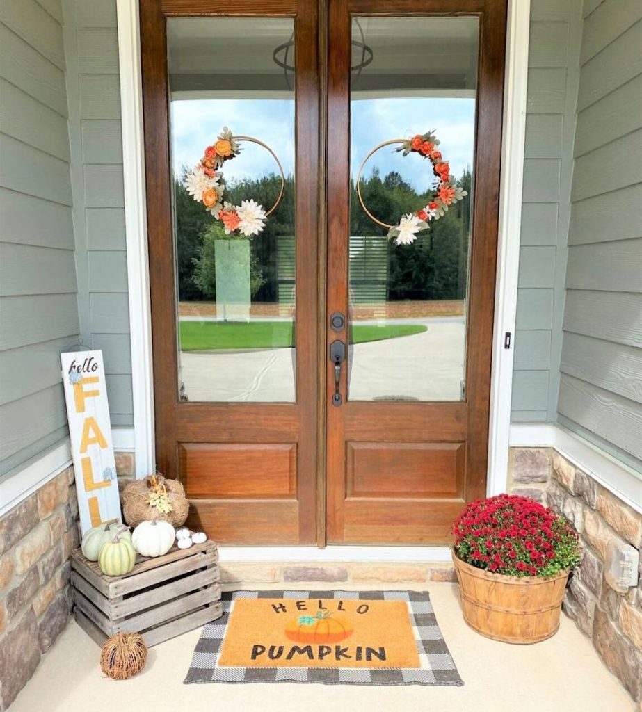 Fall Porch Styling Ideas In 9 #Fall #Porch #FallPorch #FallDecor #HomeDecor #AutumnDecor