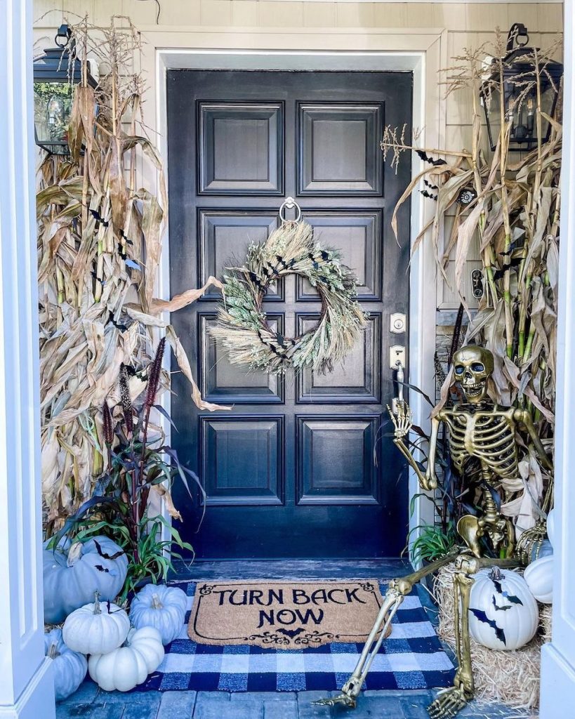 In 9 #HalloweenDecor #HalloweenPorch #HomeDecor #PorchDecor #PorchDecorIdeas 