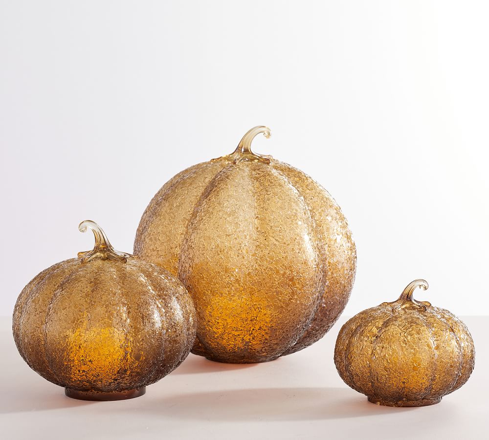 Fall Mantel Styling Ideas Textured Glass Amber Pumpkin Cloche #Fall #FallMantel #FallDecor #HomeDecor #AutumnDecor