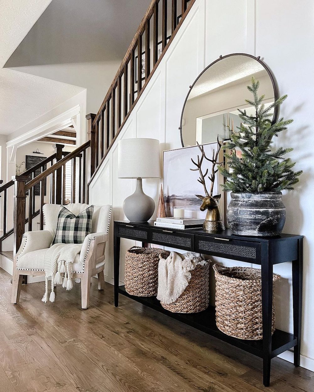 35 Christmas Entryway Decor Ideas to Your Holiday Guests!