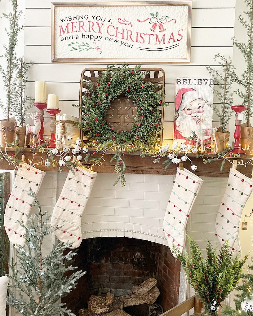 In 1 #Christmas #ChristmasMantel #HomeDecor #ChristmasDecorIdeas 