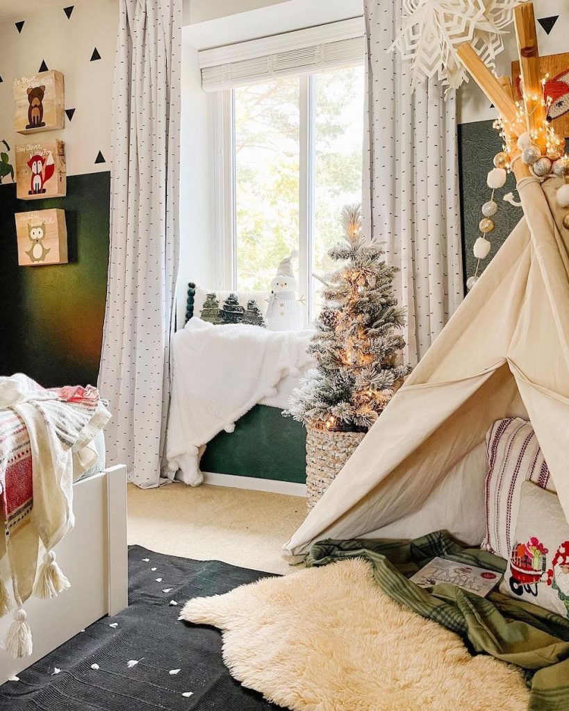 Christmas Bedroom Decor Ideas In 10 #Christmas #ChristmasBedroom #HomeDecor #ChristmasDecorIdeas 