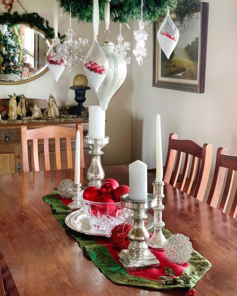 IChristmas Centerpiece Ideas In 10 #Christmas #ChristmasCenterpiece #DinnerTableStyling #HomeDecor #ChristmasTableIdeas 