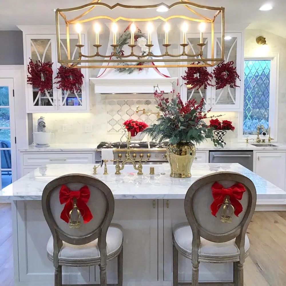 Christmas Kitchen Decor Ideas In 11 #Christmas #ChristmasKitchen #HomeDecor #ChristmasDecorIdeas 