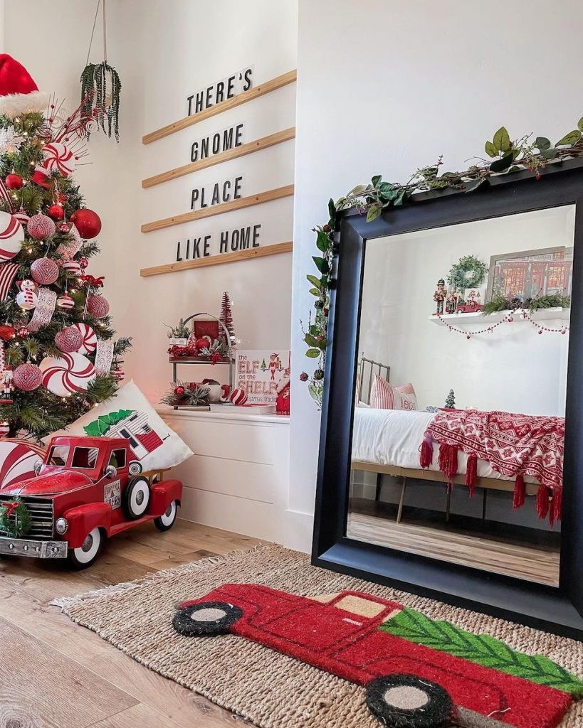 Christmas Bedroom Decor Ideas In 12 #Christmas #ChristmasBedroom #HomeDecor #ChristmasDecorIdeas 