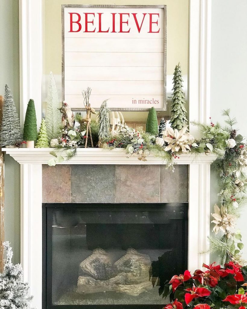 In 12 #Christmas #ChristmasMantel #HomeDecor #ChristmasDecorIdeas 