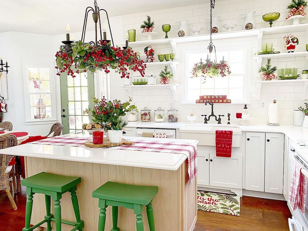 In 13 #Christmas #ChristmasKitchen #HomeDecor #ChristmasDecorIdeas 