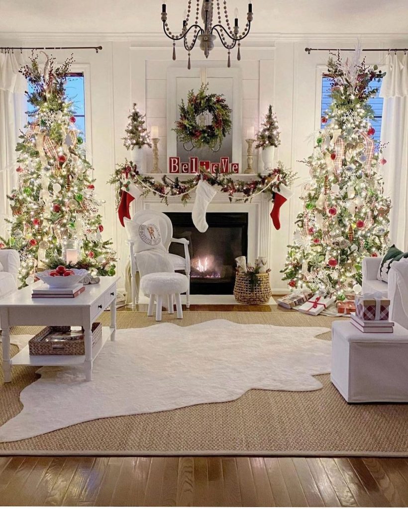 Christmas Mantel Decor Ideas In 14 #Christmas #ChristmasMantel #HomeDecor #ChristmasDecorIdeas 