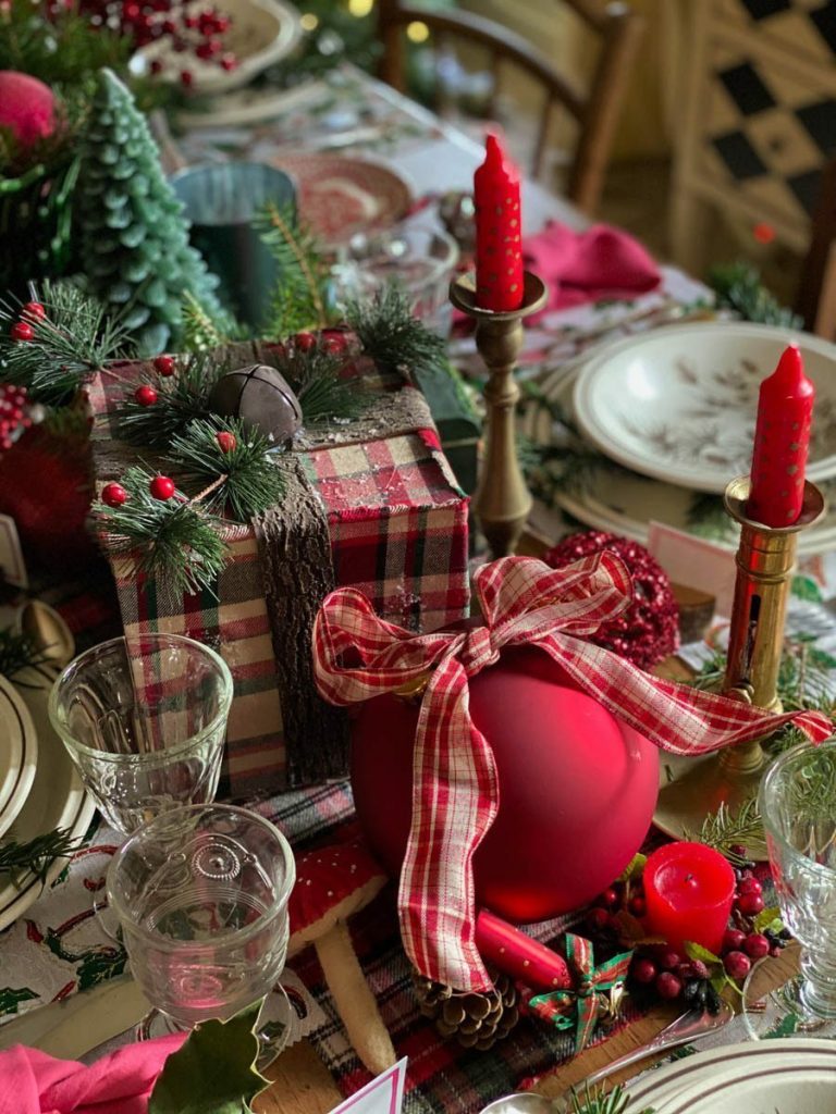 In 16 1 #Christmas #ChristmasTablescape #DiningRoomDecor #HomeDecor #ChristmasDecorIdeas 