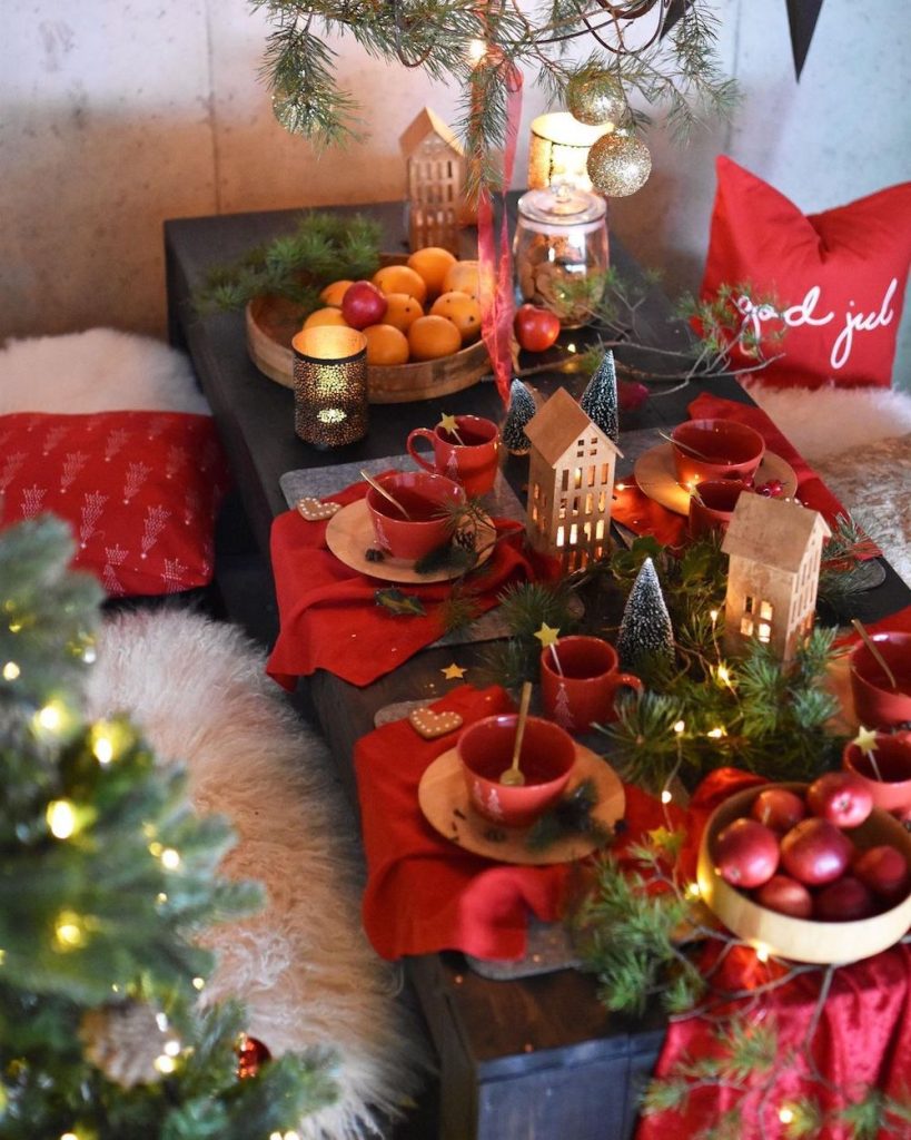 In 17 2 #Christmas #ChristmasTablescape #DiningRoomDecor #HomeDecor #ChristmasDecorIdeas 