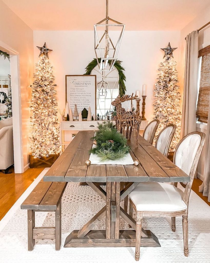 In 19 #Christmas #ChristmasDiningRoom #DiningRoomDecor #HomeDecor #ChristmasDecorIdeas 