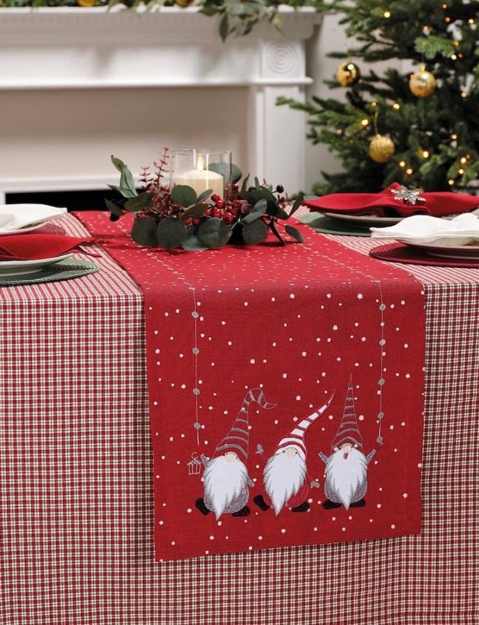 15 Christmas Table Runners for a Festive Holiday Table