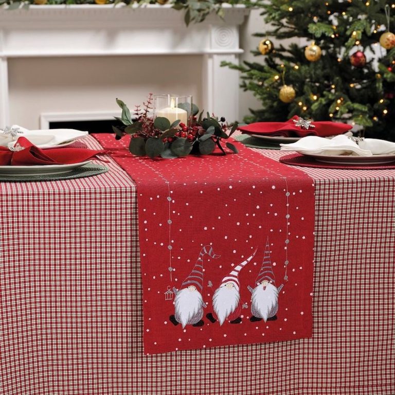 15 Christmas Table Runners for a Festive Holiday Table