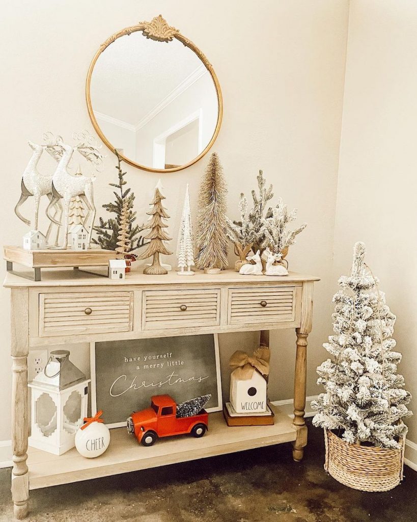 Entry Table Christmas Decorating Ideas: Create a Festive Welcome