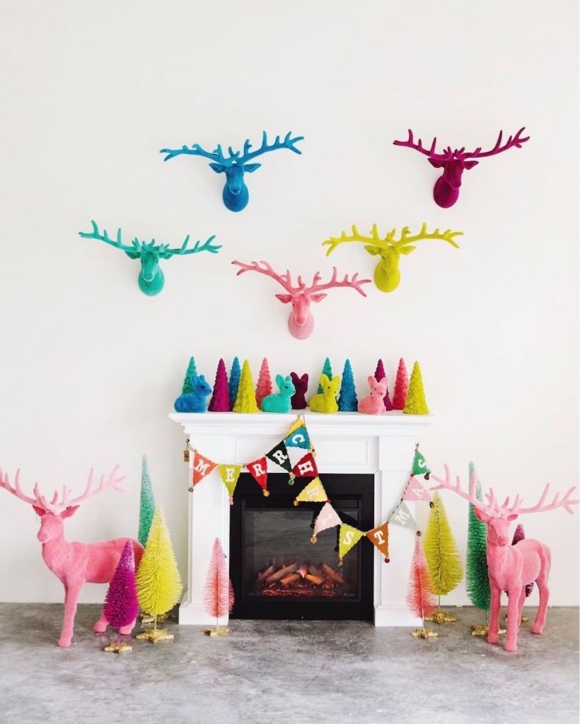 Christmas Mantel Decor Ideas In 3 #Christmas #ChristmasMantel #HomeDecor #ChristmasDecorIdeas 