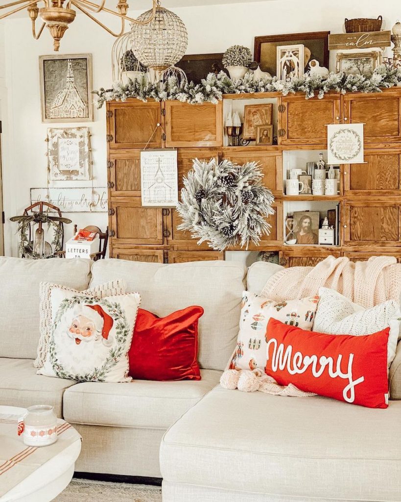 Christmas Living Room Ideas In 3 #Christmas #ChristmasLivingRoom #LivingRoomDecor #HomeDecor #ChristmasDecorIdeas 