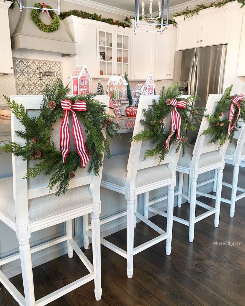 Christmas Kitchen Decor Ideas In 4 #Christmas #ChristmasKitchen #HomeDecor #ChristmasDecorIdeas 