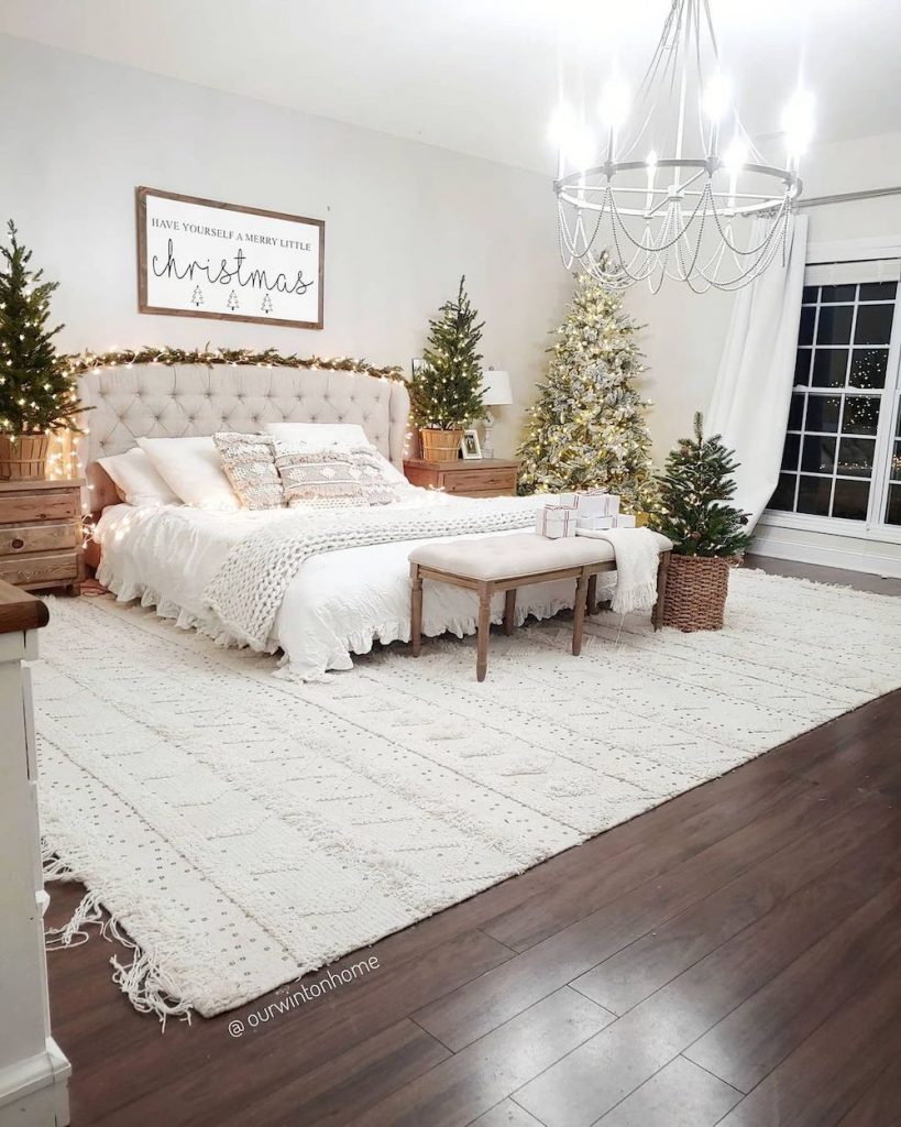 Christmas Bedroom Decor Ideas In 4 #Christmas #ChristmasBedroom #HomeDecor #ChristmasDecorIdeas 