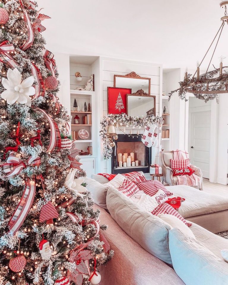 23 Amazing Christmas Living Room Ideas to Celebrate the Season!