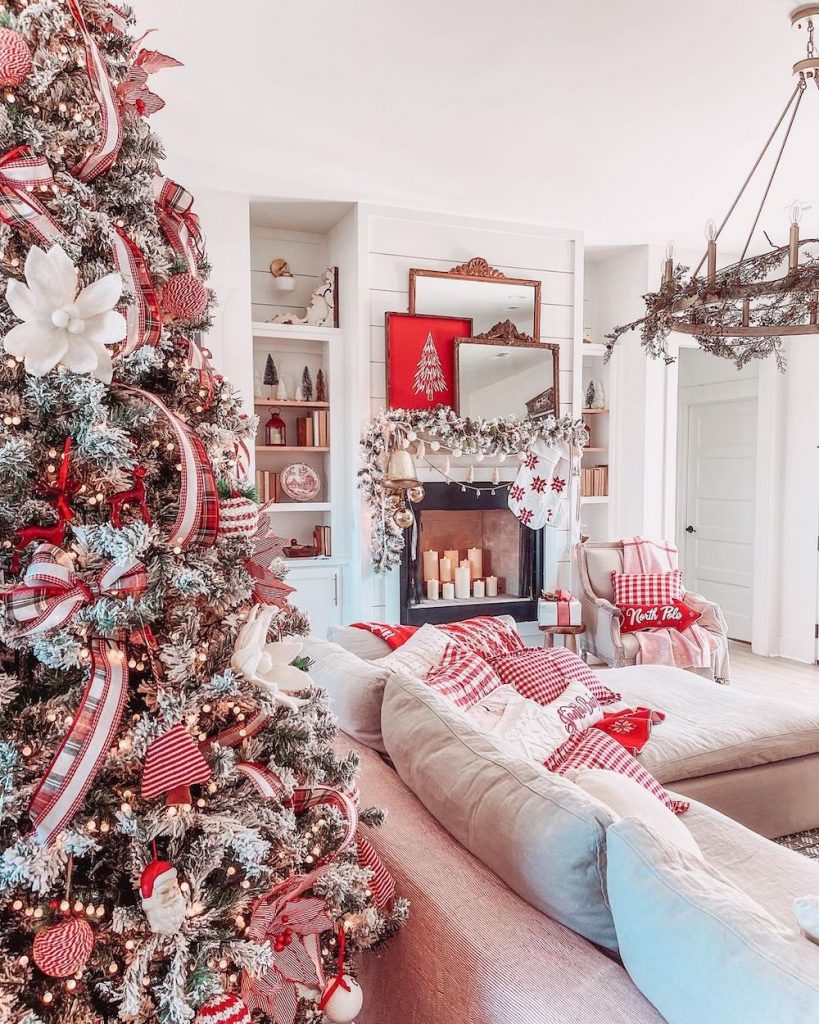 Christmas Living Room Ideas In 5 1 #Christmas #ChristmasLivingRoom #LivingRoomDecor #HomeDecor #ChristmasDecorIdeas 