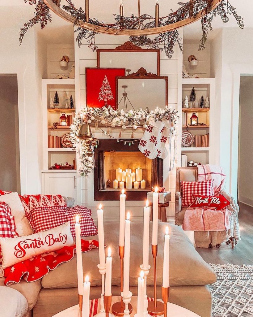 In 5 2 #Christmas #ChristmasLivingRoom #LivingRoomDecor #HomeDecor #ChristmasDecorIdeas 