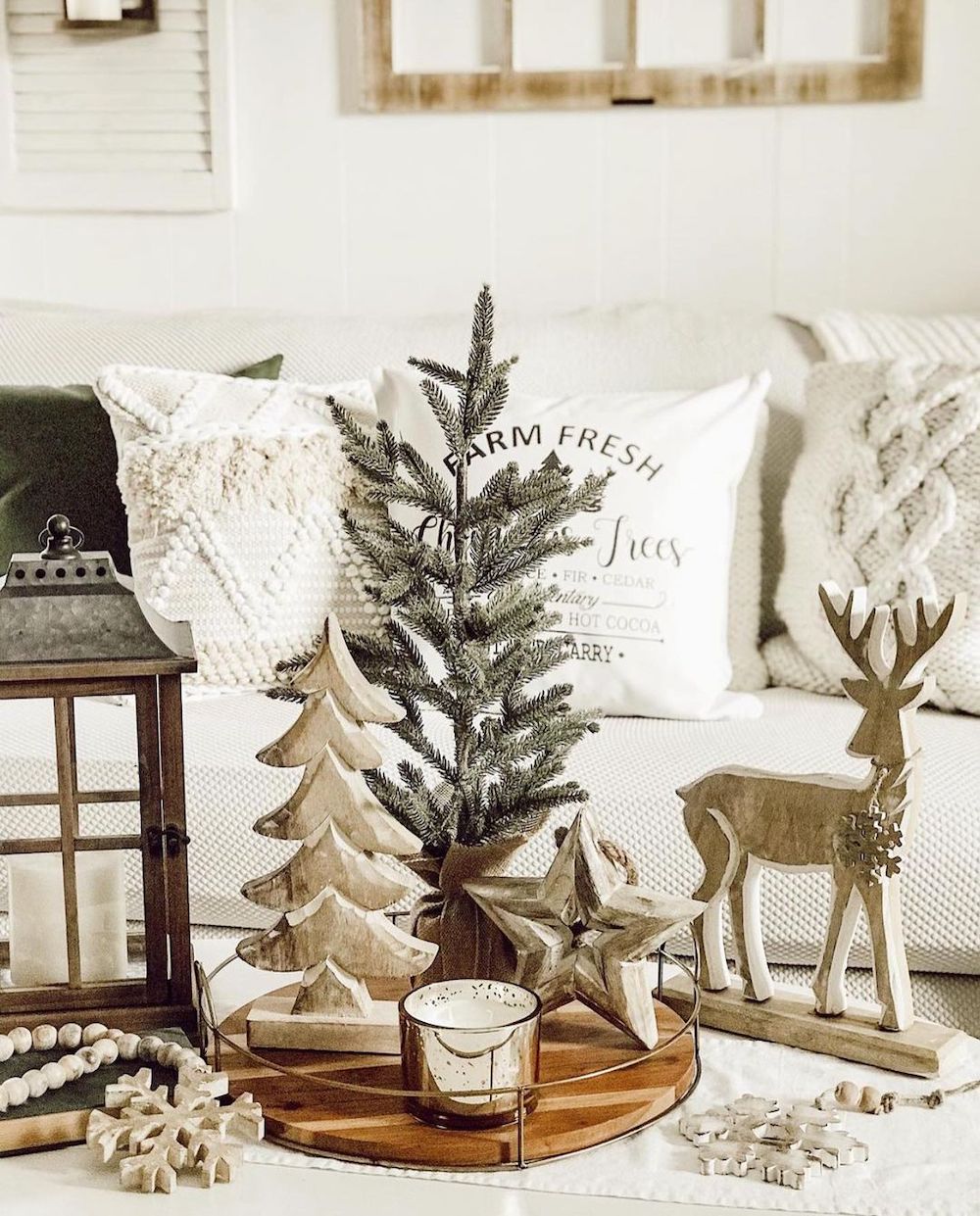 Tabletop Christmas Trees to Decorate the Holiday Table