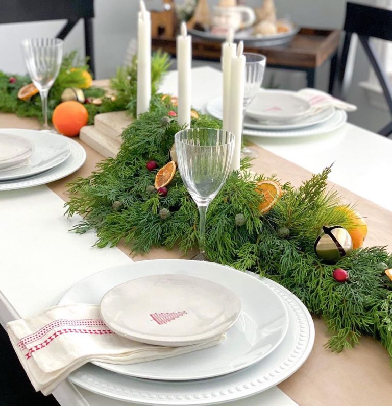 24 Christmas Tablescape Ideas for a Festive Holiday Table