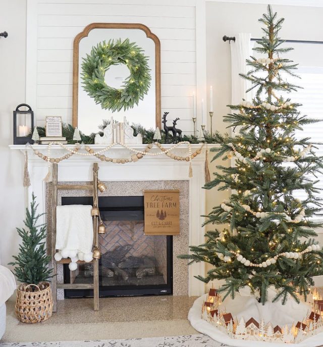 36 Christmas Mantel Decor Ideas for a Festive Cozy Fireplace