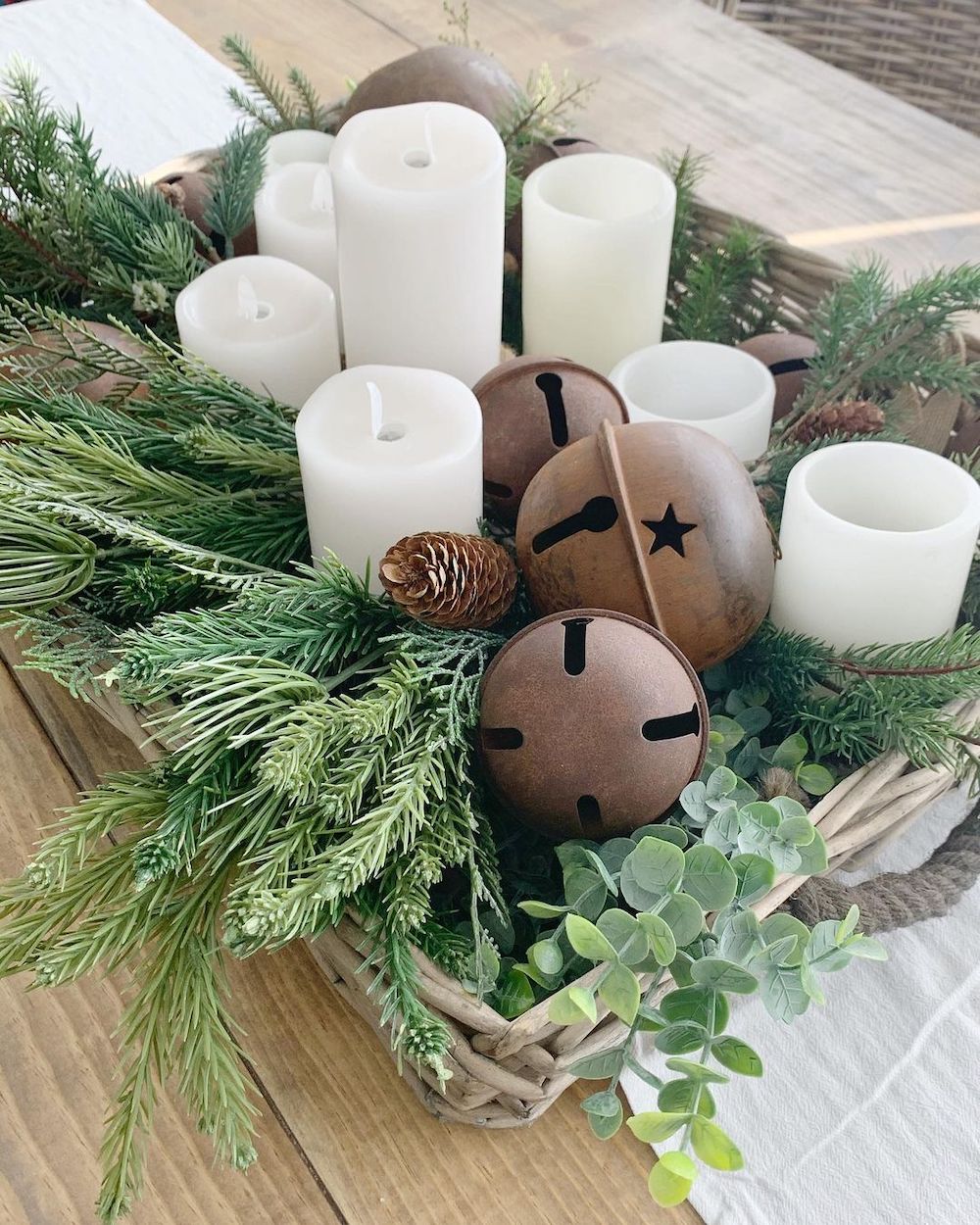 32 Christmas Centerpiece Ideas that Add Beauty to Your Table