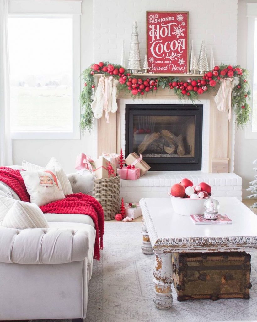 Christmas Living Room Ideas In 7 1 #Christmas #ChristmasLivingRoom #LivingRoomDecor #HomeDecor #ChristmasDecorIdeas 