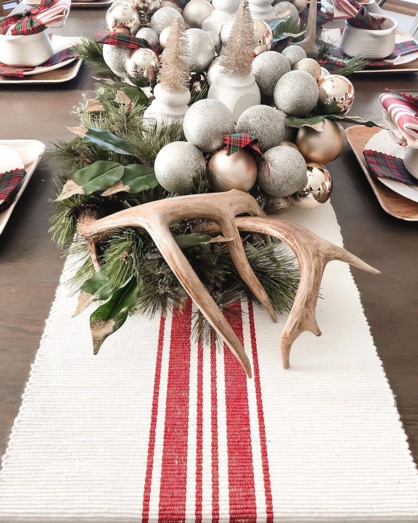 Christmas Tablescape Ideas In 7 1 #Christmas #ChristmasTablescape #DiningRoomDecor #HomeDecor #ChristmasDecorIdeas 