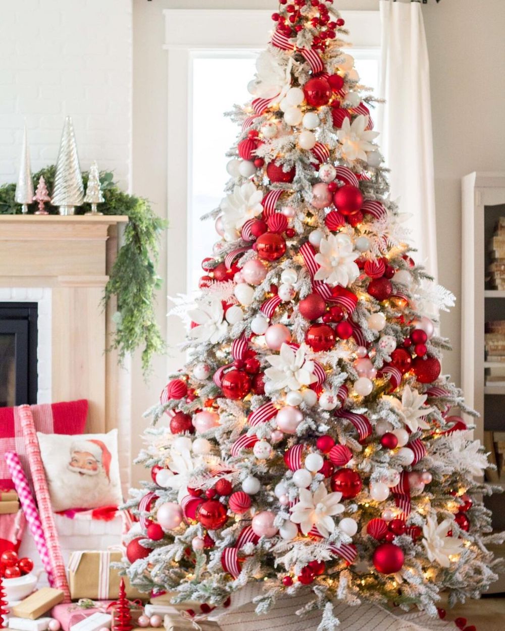 23 Amazing Christmas Living Room Ideas To Celebrate The Season!