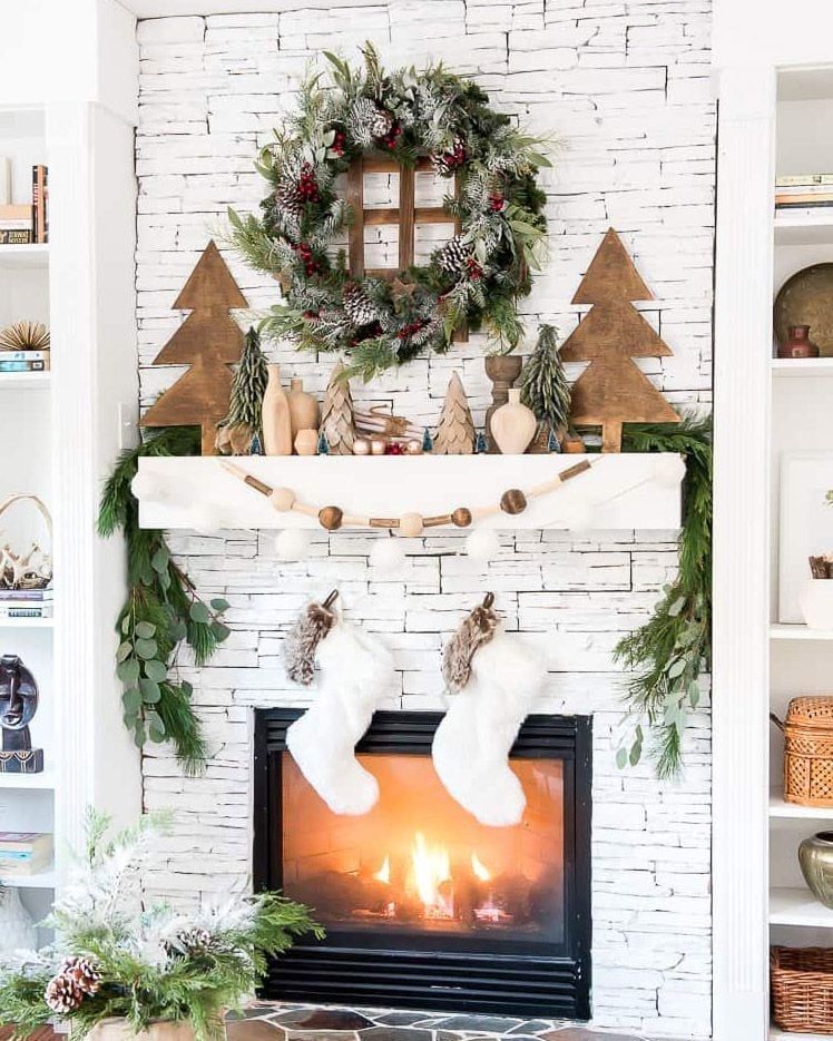 In 7 #Christmas #ChristmasMantel #HomeDecor #ChristmasDecorIdeas 