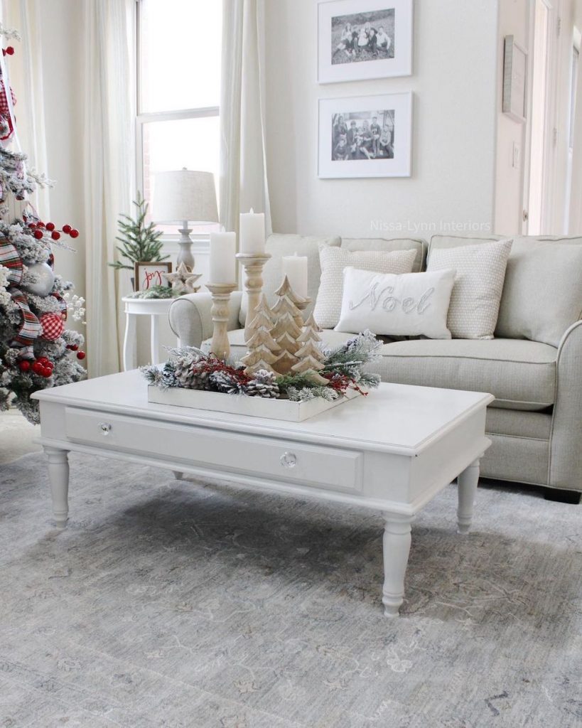 In 9 1 #Christmas #ChristmasLivingRoom #LivingRoomDecor #HomeDecor #ChristmasDecorIdeas 