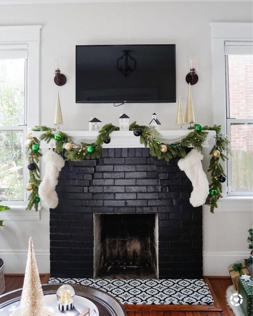 In 9 #Christmas #ChristmasMantel #HomeDecor #ChristmasDecorIdeas 