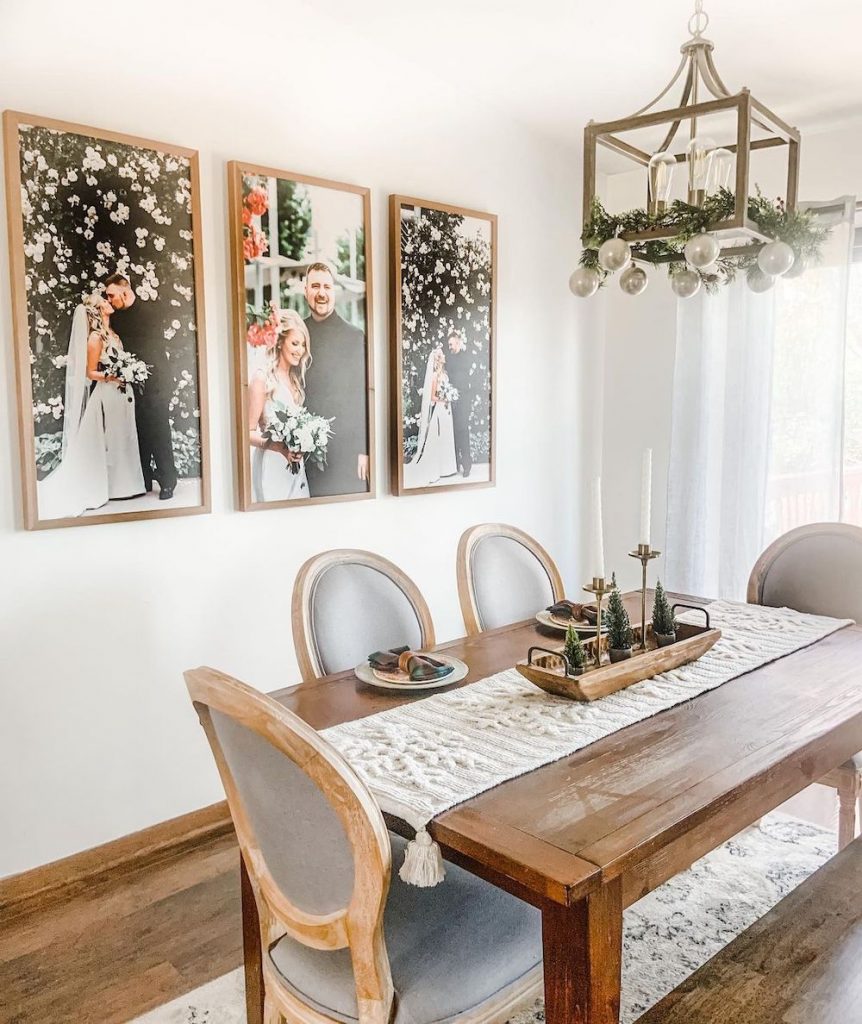 In 9 #Christmas #ChristmasDiningRoom #DiningRoomDecor #HomeDecor #ChristmasDecorIdeas 