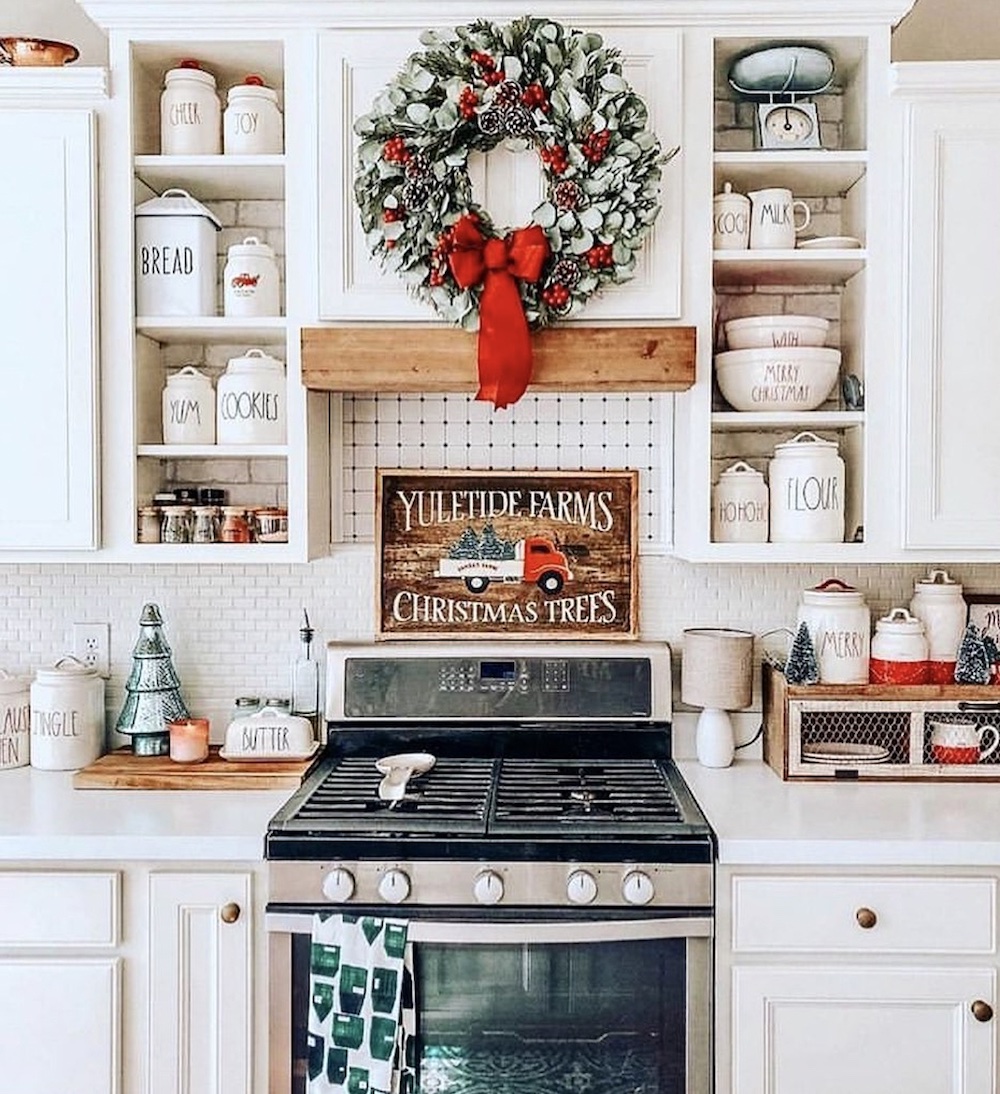 23 Christmas Kitchen Decor Ideas You’ll Love!