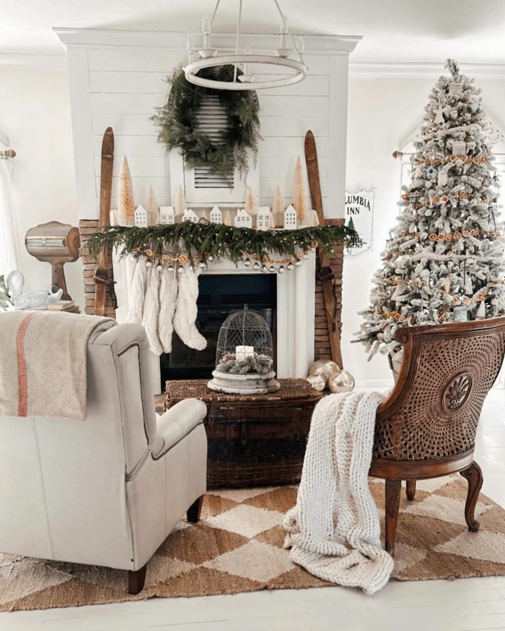 In 14 #Christmas #NeutralChristmas #NeutralLivingRooms #NeutralChristmasStyling 