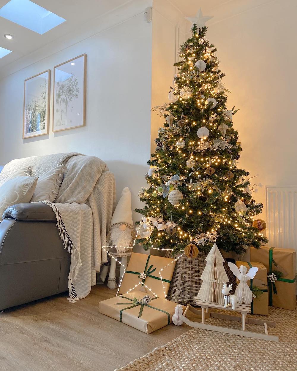 In 28 #Christmas #NeutralChristmas #NeutralLivingRooms #NeutralChristmasStyling 