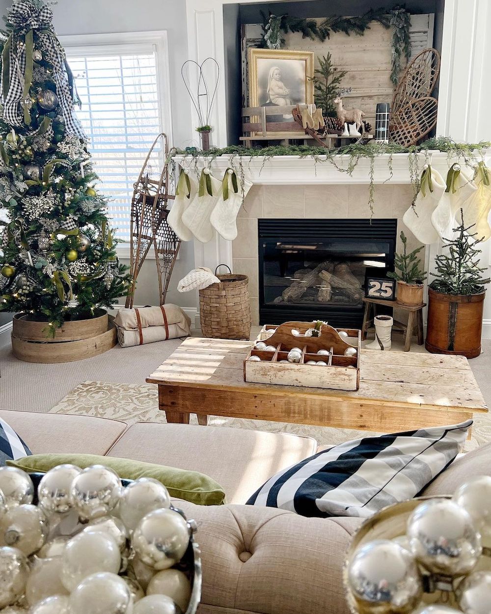 In 3 #Christmas #NeutralChristmas #NeutralLivingRooms #NeutralChristmasStyling 