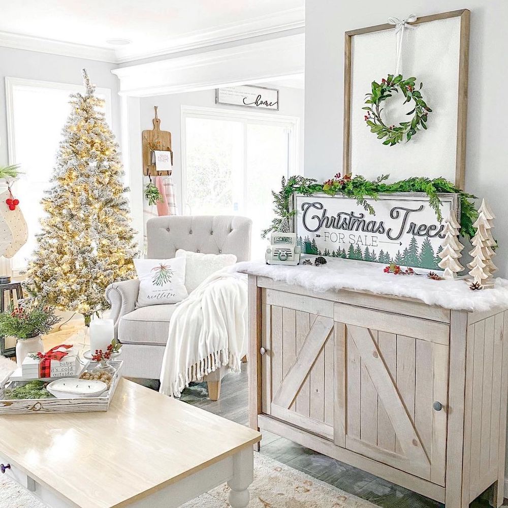 Christmas Reading Nooks In 3 #Christmas #ReadingNooks #ChristmasReadingNooks #HomeDecor #ChristmasDecorIdeas 
