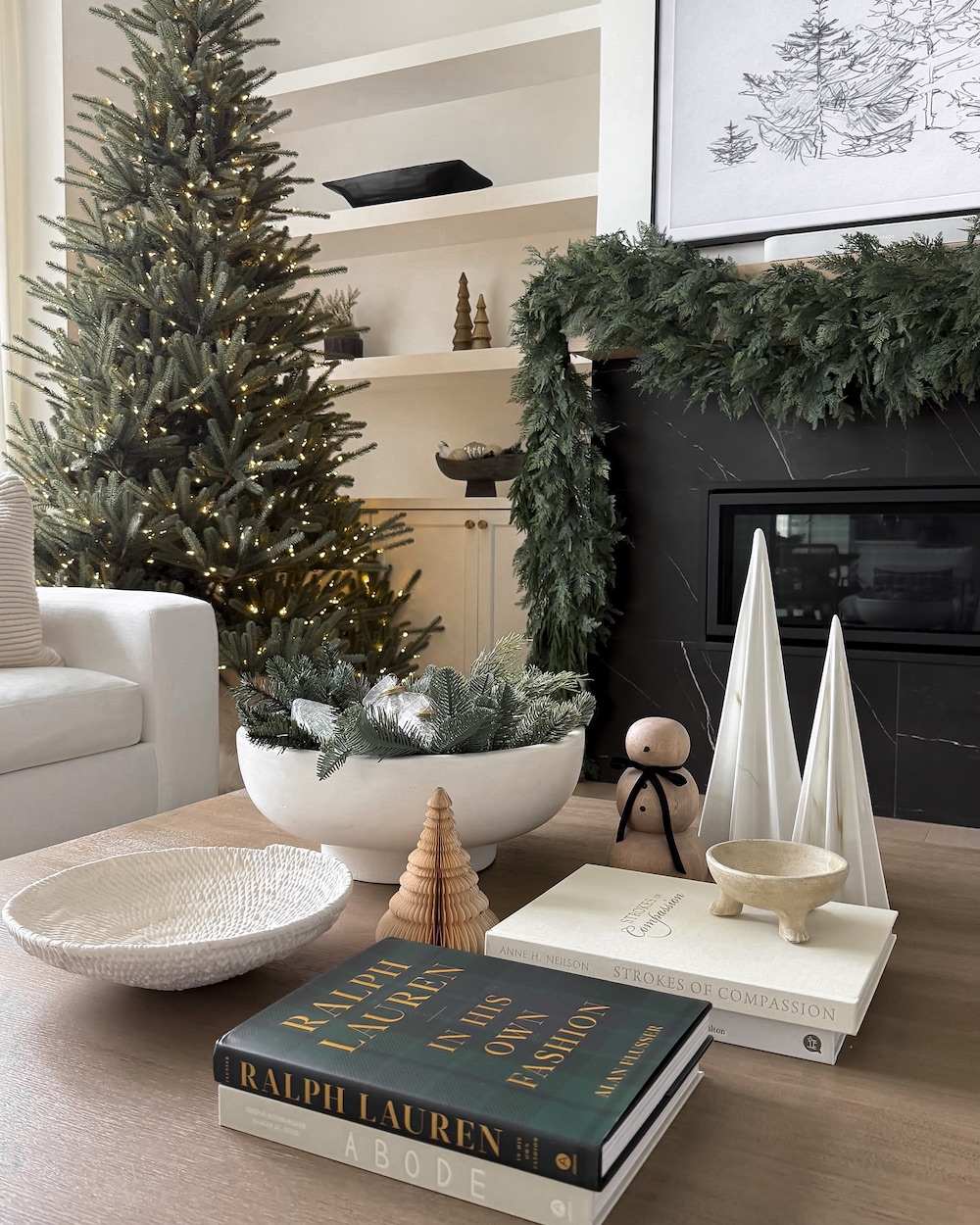 In 30 #Christmas #NeutralChristmas #NeutralLivingRooms #NeutralChristmasStyling 