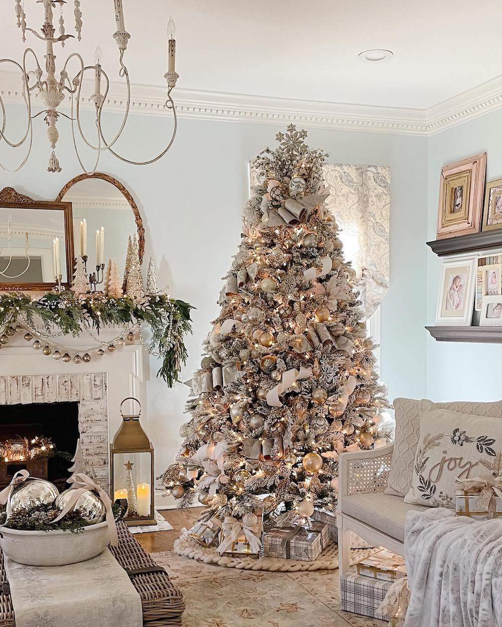 In 33 #Christmas #NeutralChristmas #NeutralLivingRooms #NeutralChristmasStyling 