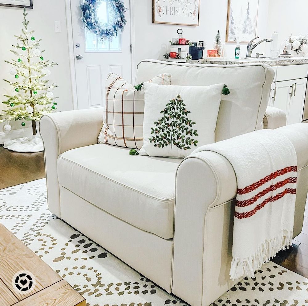 In 7 #Christmas #ReadingNooks #ChristmasReadingNooks #HomeDecor #ChristmasDecorIdeas 