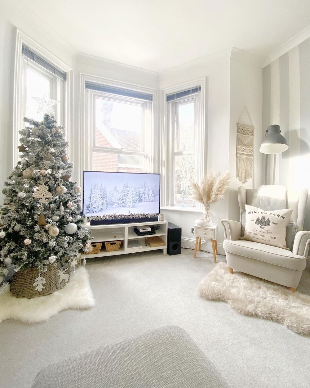 In 9 #Christmas #NeutralChristmas #NeutralLivingRooms #NeutralChristmasStyling 